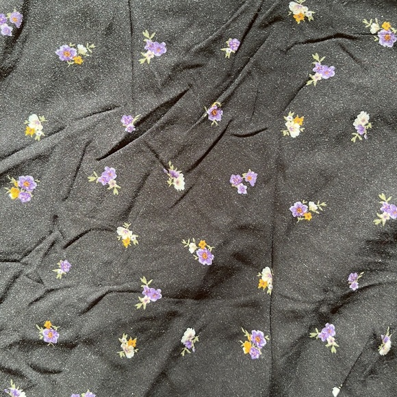 H&M Skirt - Picture 2 of 4